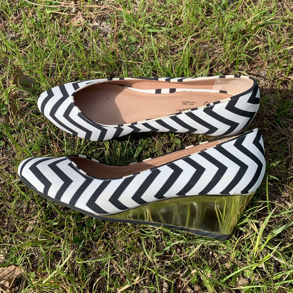 Seychelles brand size 7.5. 2.25” heel.